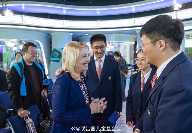 宋庆龄基金会携手贝克汉姆设立“青少年足球基金”